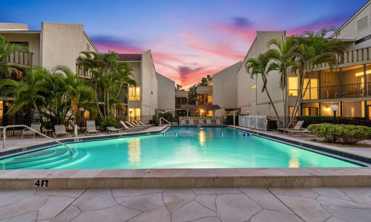 Siesta Key Condo | Heated Pool & Private Lanai in Tropical Siesta Key. Just 30 Feet from the Intracoastal!