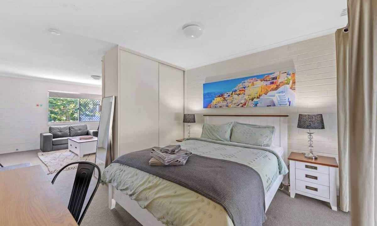 New Farm Apartment | Hidden away in New Farm ~ 1 Bed/1 Bath/1 Car