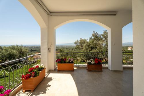Katsaraiika Apartment | Hill House