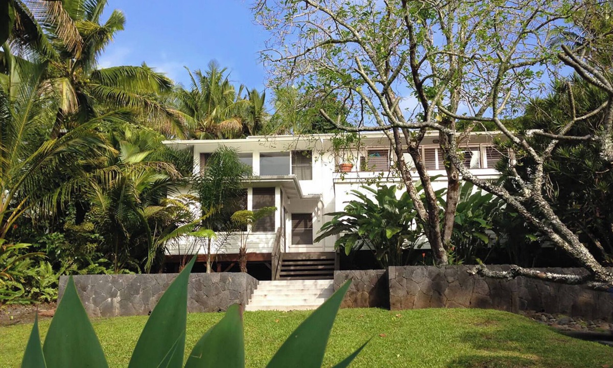 Kehena Beach Estates House | Hot tub, jungle house, walk to Kehena Beach amazing lush views