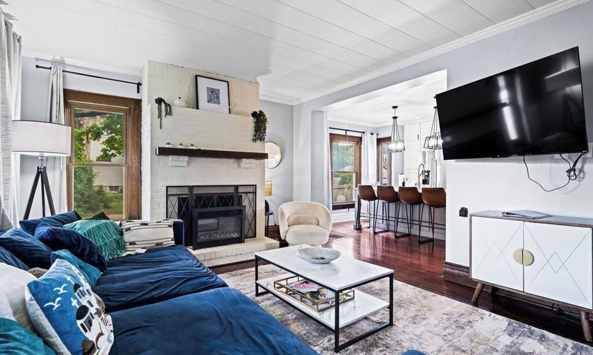 Clintonville House | Hot Tub, Tiki Bar & Harry Potter Room- Clintonville Family Retreat