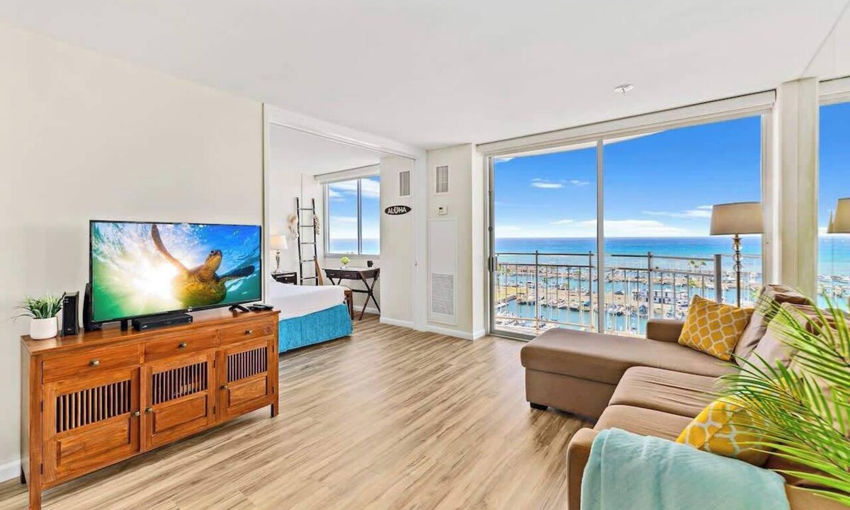 Waikiki Condo | Ilikai condo w/ocean view & beach access