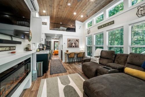 Mentone House | Incredible Cottage with Fire Pit and Stunning Forest Views in Mentore, Alabama