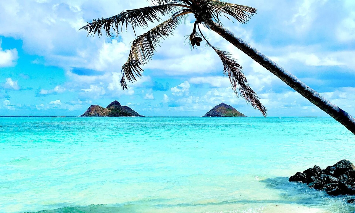 Kalama Tract House | Kailua Beach Lofty Bungalow - A premier luxury beachside bungalow