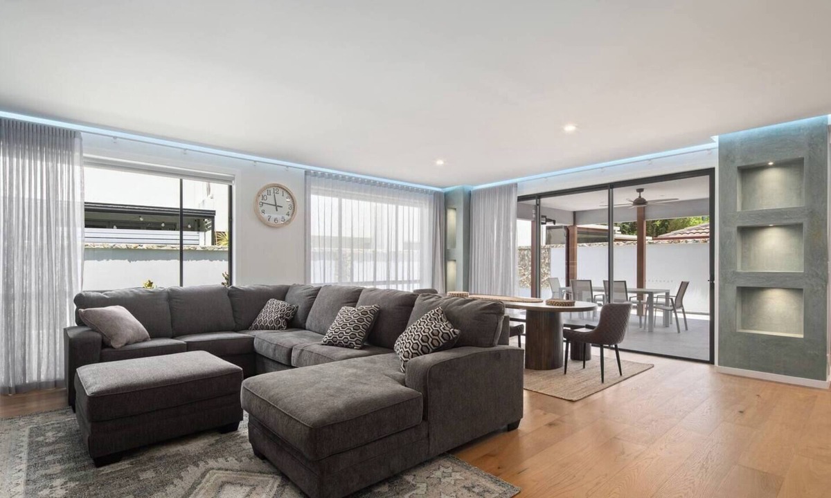 Labrador House | Labrador Living Spacious Haven near Lagoon and Cafs