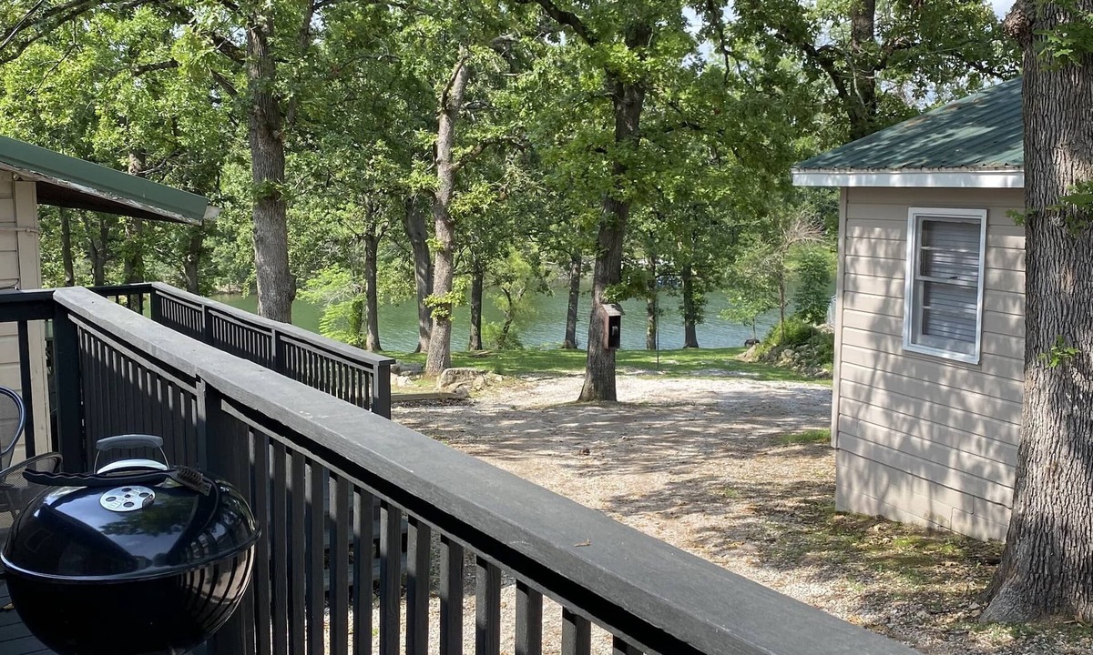 Kimberling City Cabin | Lakefront 2BR Cabin w/Pool + Swim & Boat dock