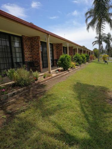 Loftville Hotel | Lakeside Lodge Motel