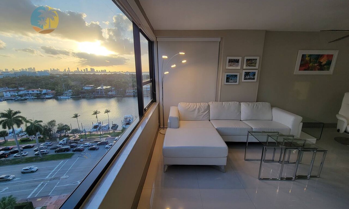 Mid Beach Apartment | Large 3Bed 2.5Bath Bachelorette Beach Apartment - 1419