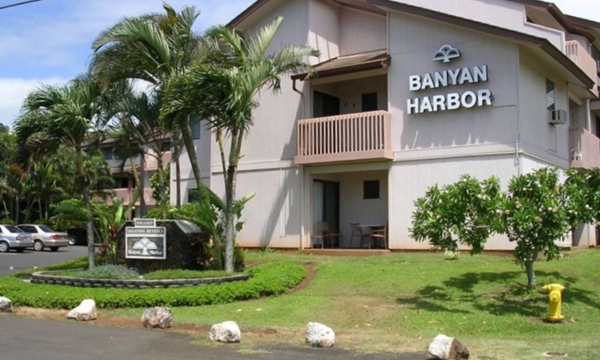 Nawiliwili House | LAST MINUTE DEAL! 2BR in Lihue, minutes from the beach. Perfect for a getaway!