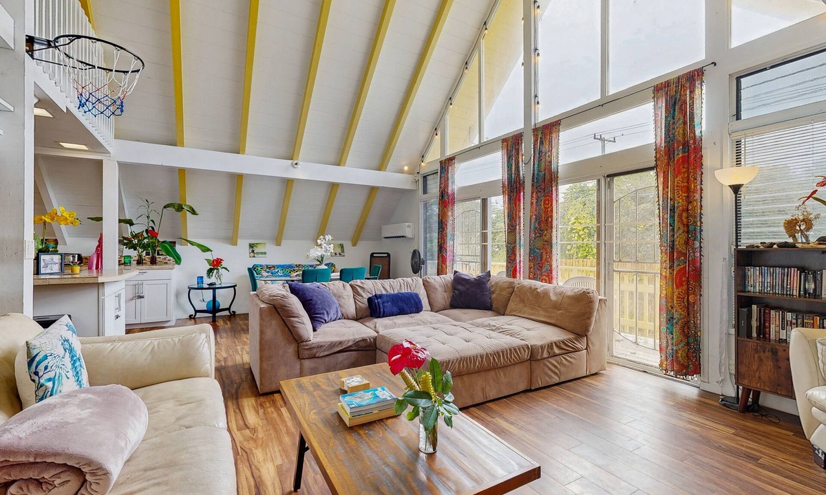 Kapoho House | Lovely A-frame home with lanai, WIFI and washer & dryer - near the beach