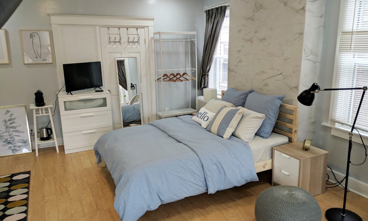 Squirrel Hill South House | Lovely, cozy Beacon guest suite with portable kitchen in Squirrel Hill