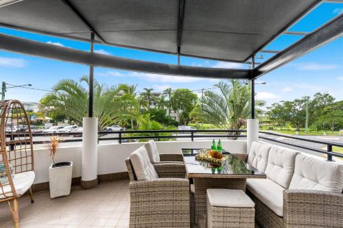 Currumbin House | Luxurious Beachside Oasis with Ocean Views