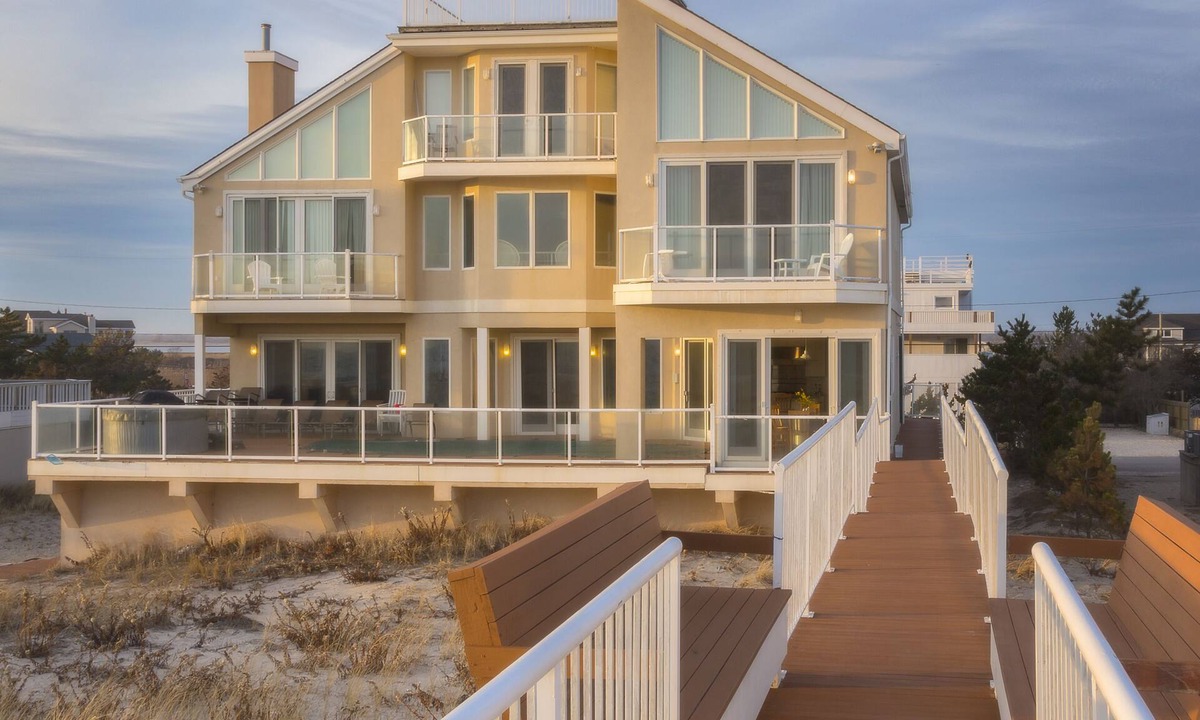 West Hampton Dunes House | Luxury Oceanfront 8-BR House Pool & Hot Tub Facing the Ocean - Last Min Deals!