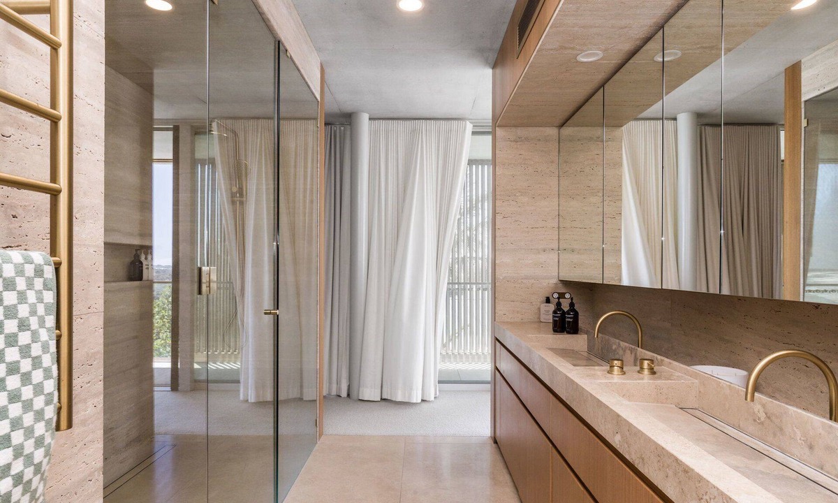 Cabarita Beach House | Luxury Villas Caba Beach House (Walk to Beach)
