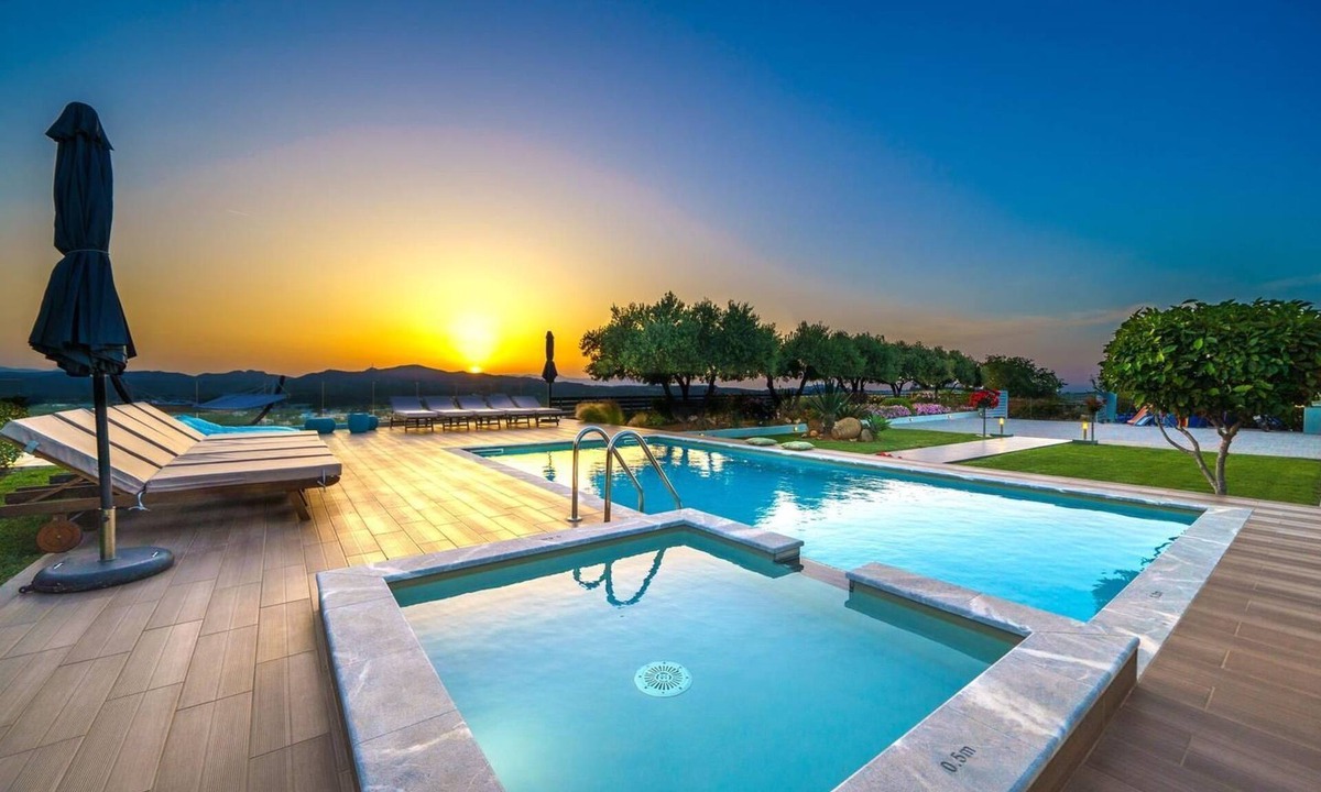 Potistiria House | Luxus-Villa Freier beheizter Pool Atemberaubende Aussicht Kreta by Interhome