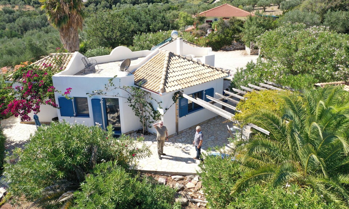 Aipeia House | Modern holiday home, very quiet, surrounded by olive groves on a hill