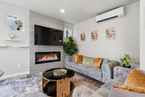 Paine Field-Lake Stickney House | Modern Home w Patio w Garage Gym n Family Friendly