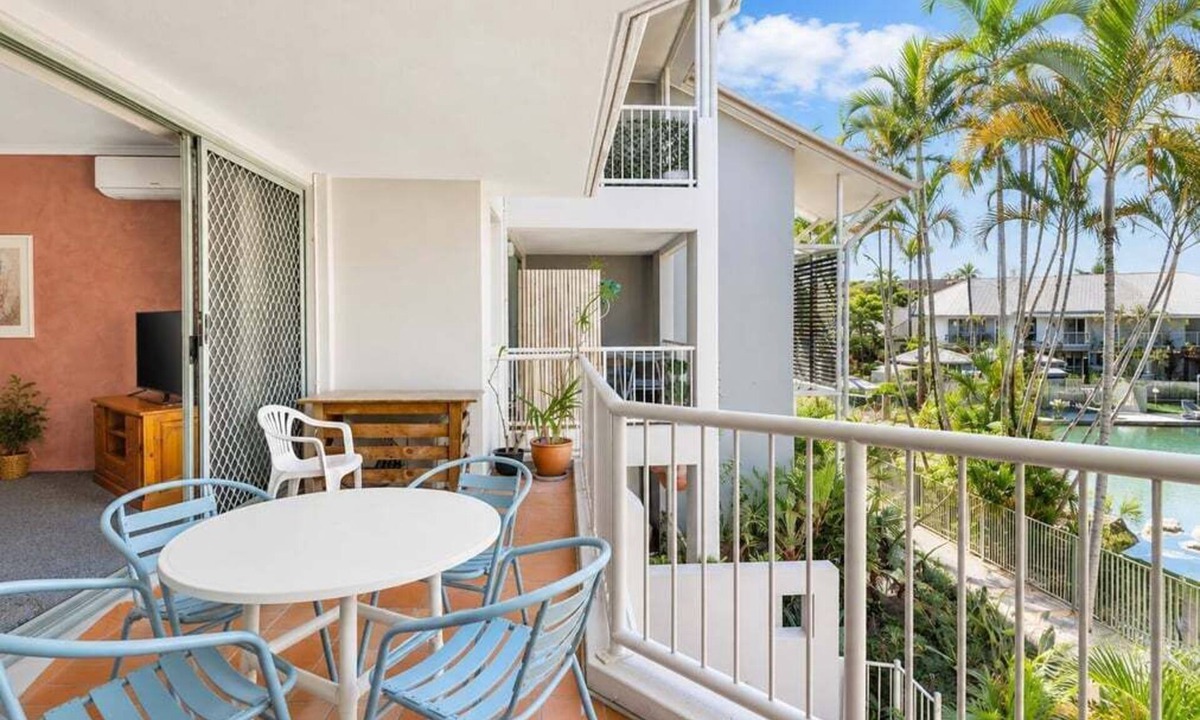 Mermaid Beach Apartment | Modern Mermaid Beach | Resort Pool & Walk to Beac