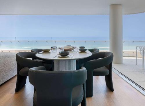 Coolangatta Apartment | Monet by Khove - Kirra Beach