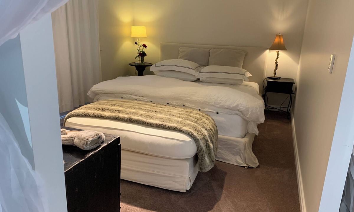 Shire of Gatton Apartment | Nestled at the Base of Toowoomba Range …A beautiful comfortable rural cottage .