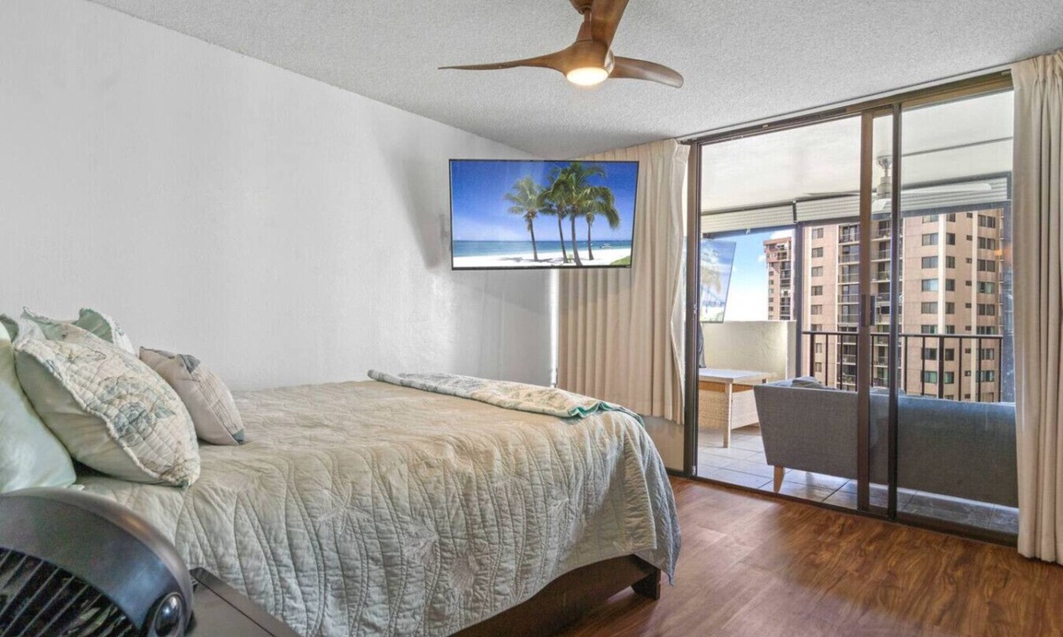 Aiea Apartment | Ocean View Walk to Mall Free Parking, W/D, AC