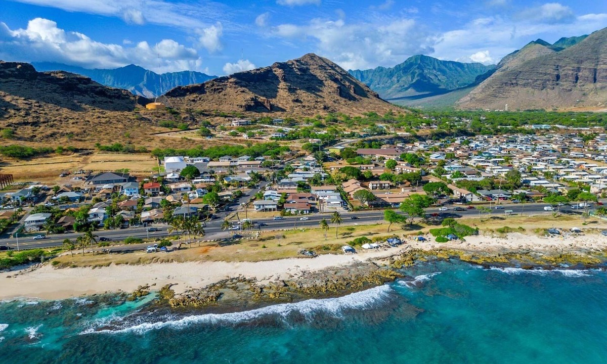 Nanakuli House | Oceanfront Maili Beach Living