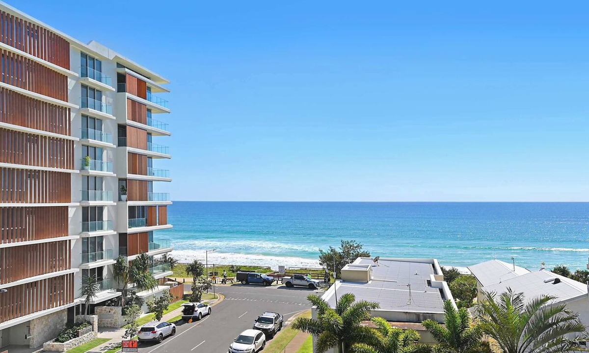 Palm Beach Apartment | Palm Beachview Luxe Steps to beach & Talle creek