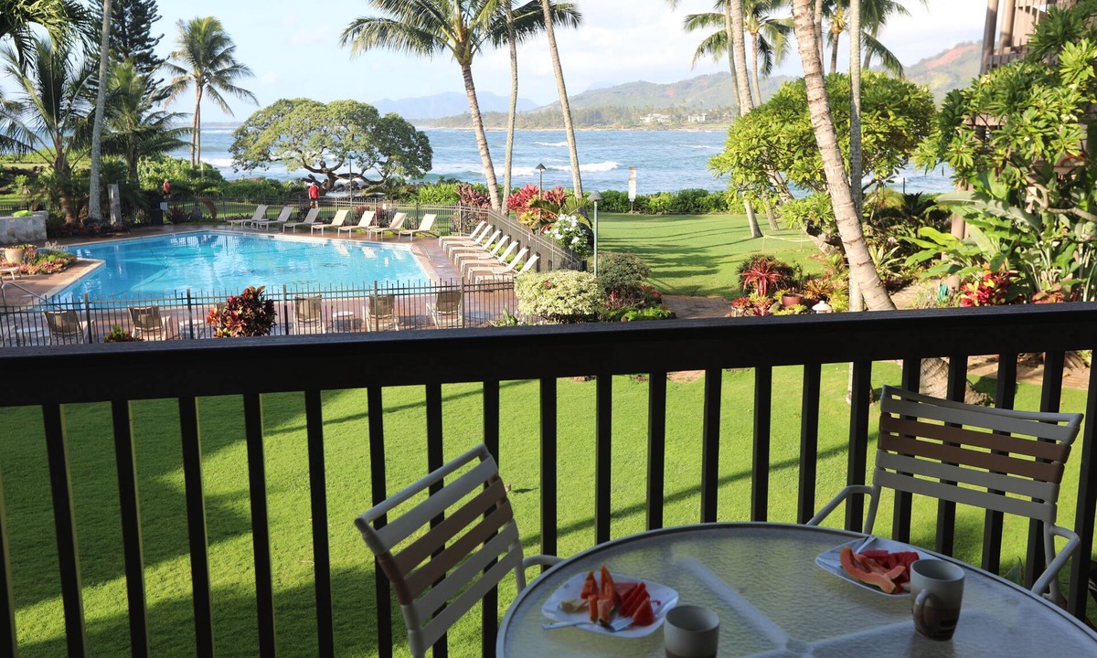 Wailua Condo | Paradise found-Ocean Front 2 Bdr-Bath-Lanais—Primary bedroom faces ocean FULL AC