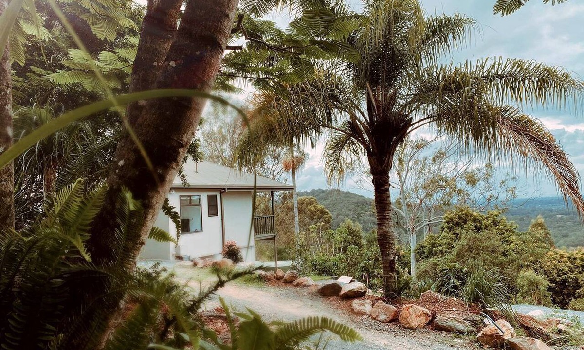 Mudgeeraba Cabin | Peaceful Hilltop Cabin with Outdoor Bathtub and Wildlife Views Near Springbrook, Mudgeeraba, Queensland