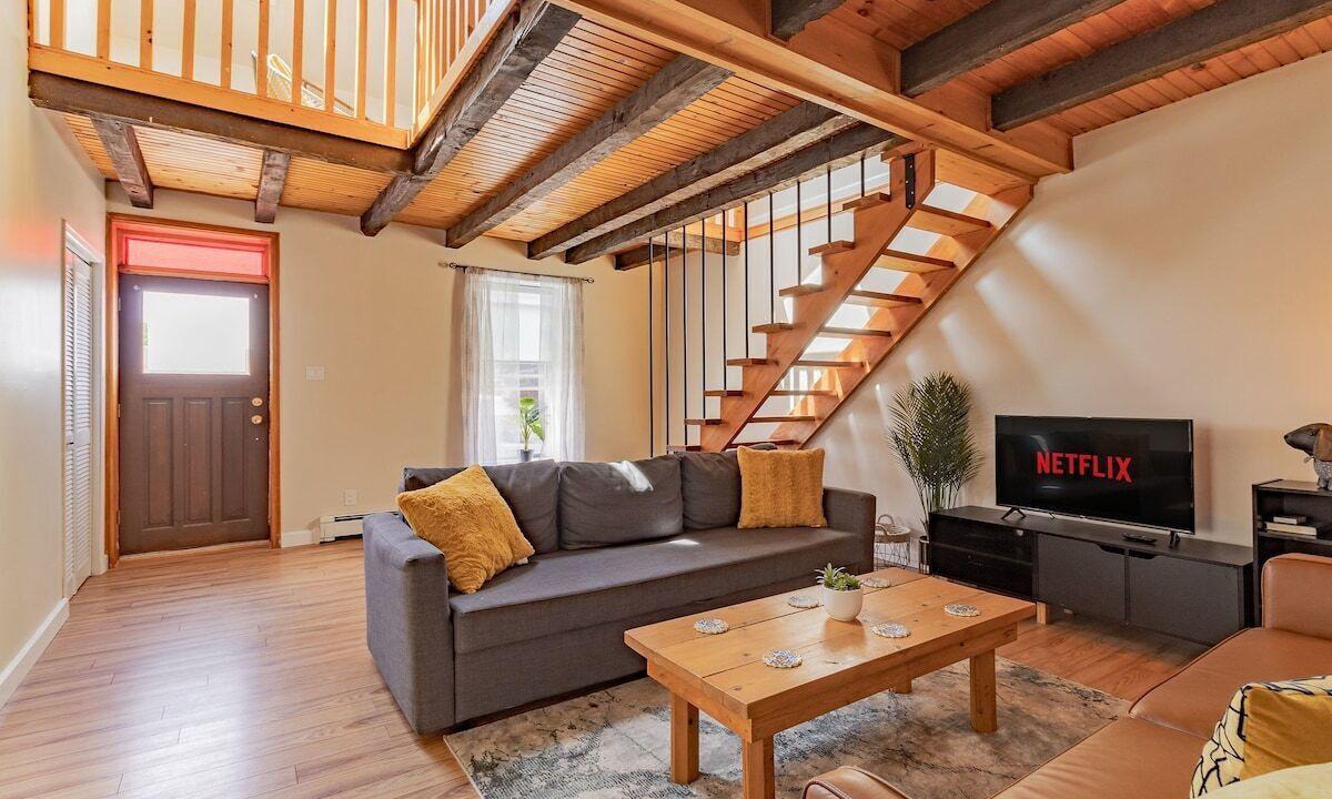 Goderich Cottage | PetFriendly+King Bed+Netflix+GameRoom