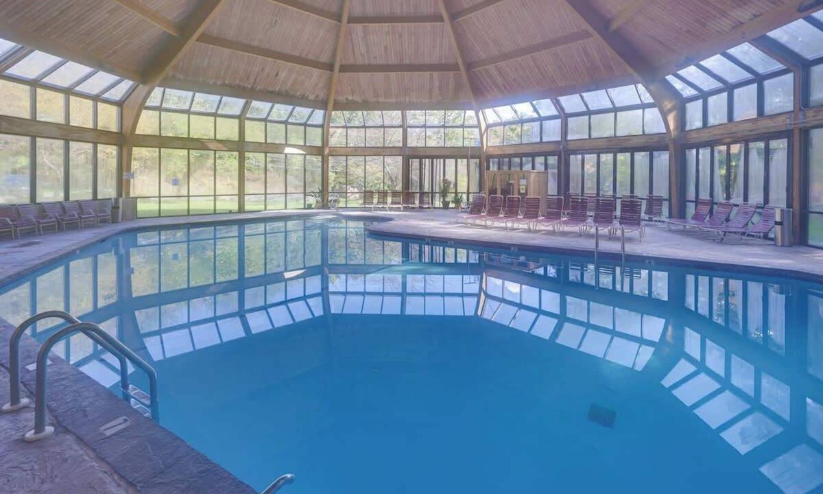 Village at Camelback Apartment | Pocono Mountain Chalet | 5 Min to Waterpark | Pool