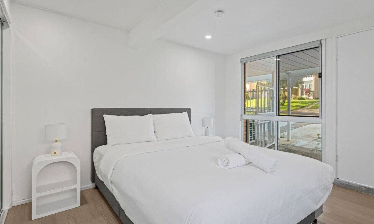 Macgregor House | Private King-bed Suite Near Garden City w/Kitchen