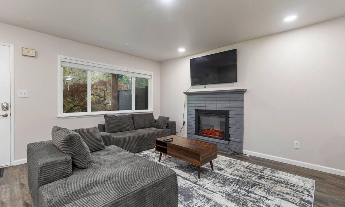 North Creek House | Quiet 3BR Retreat | Near Woodinville Wine Country