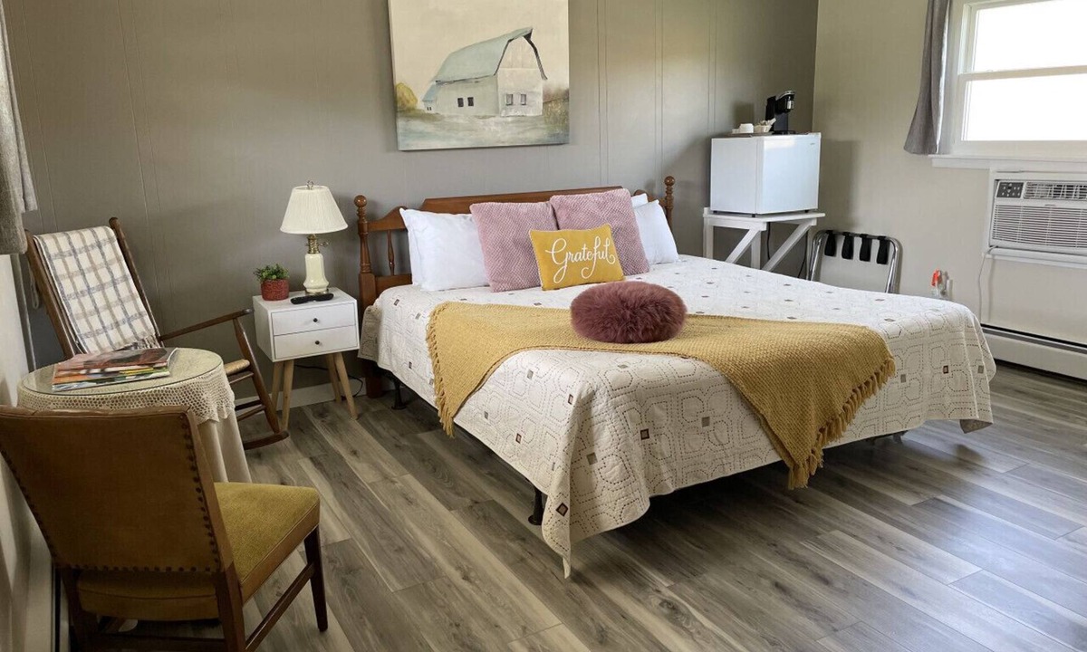 Manchester Center Bed & Breakfast | Room 1, peaceful retreat in Manchester - King bed