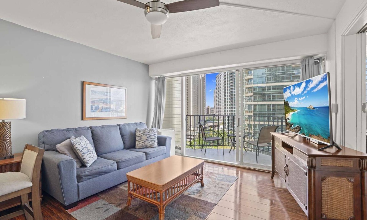 McCully - Moiliili Condo | Royal Aloha 2 BD Condo w/Parking | Mountain Canal View