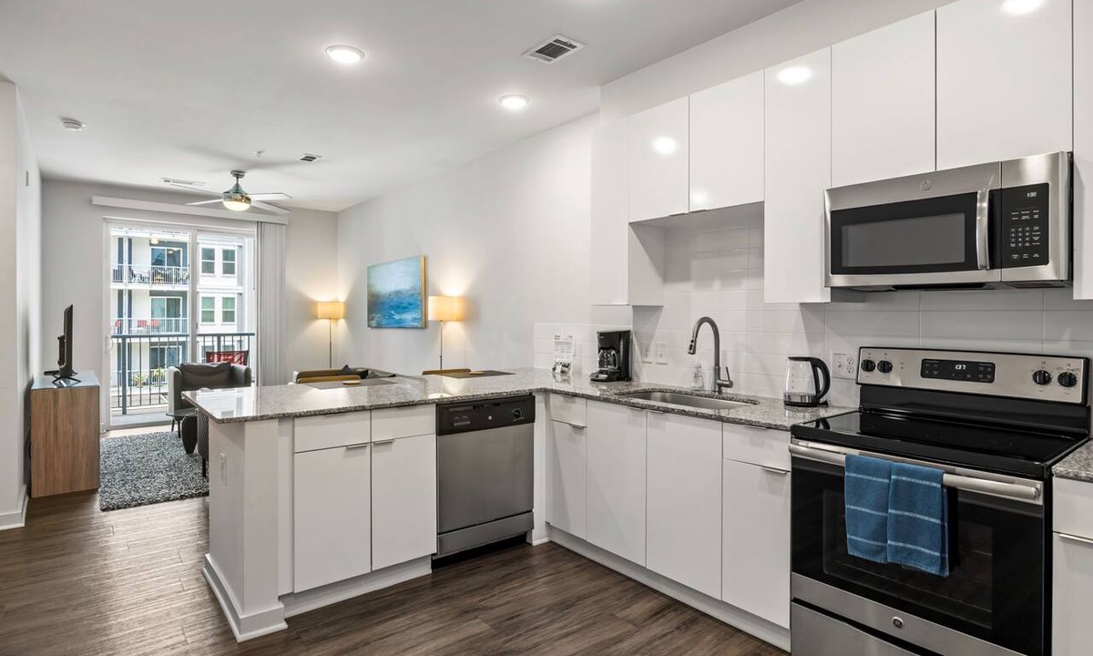 Midtown Apartment | (S1BF) Rare Find - Bright and Modern 1-BR w/Free Parking