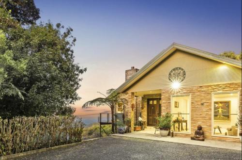 Springbrook House | Serenity Rainforest Retreat With Breathtaking Gold Coast Views - Sleeps 4 - 6 people