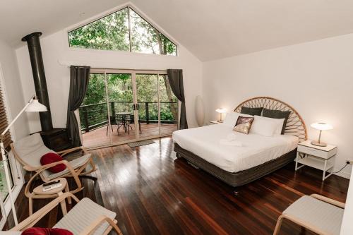 North Tamborine Cabin | Shambala Estate Cottages