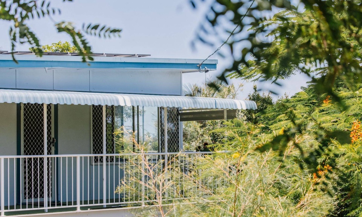 Yamba House | Sharon - Pet Friendly Beach Cottage in Town - Holiday Yamba