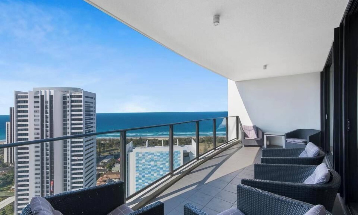 Broadbeach Apartment | Sky Lounge 4BR Sub Penthouse