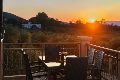 Katochori Apartment | Solena - Garden Escape with Views near Chania