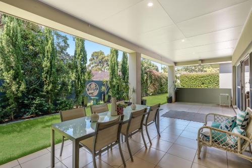 Middle Ridge House | Sophistication & Style Near Gabbinbar!