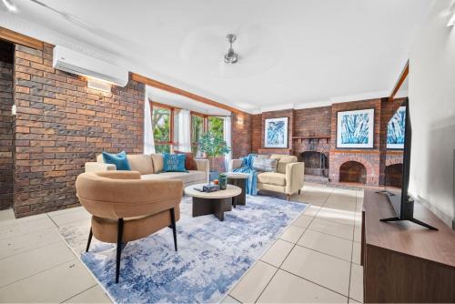 Shailer Park House | Spacious and Affordable Family Stay Large and Relax