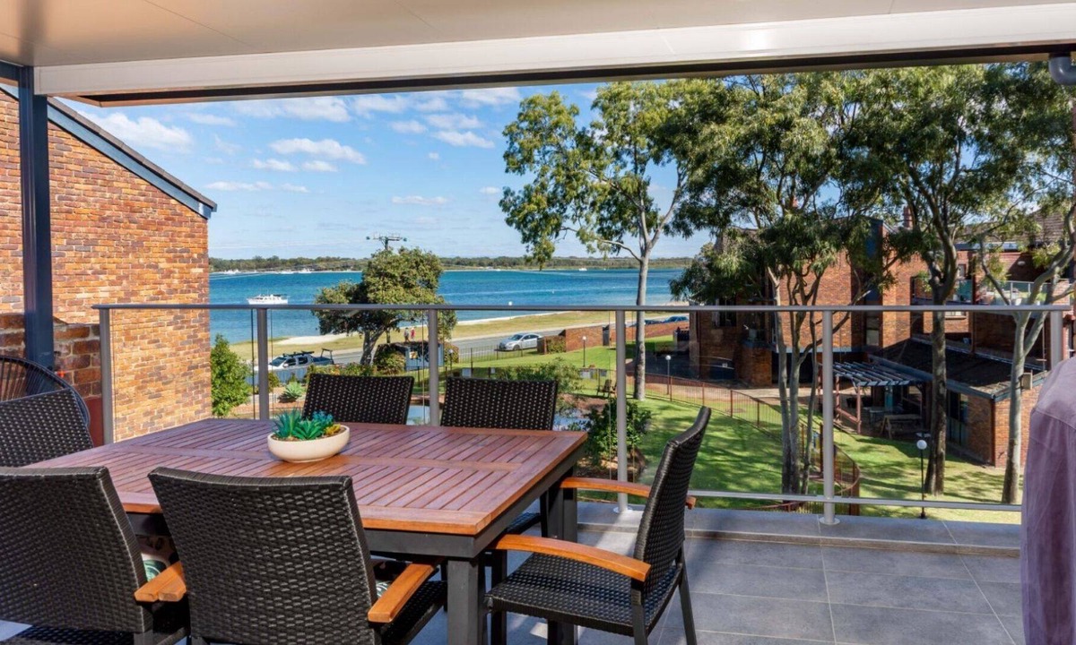 Bellara House | Spacious Family Unit With Incredible Water Views