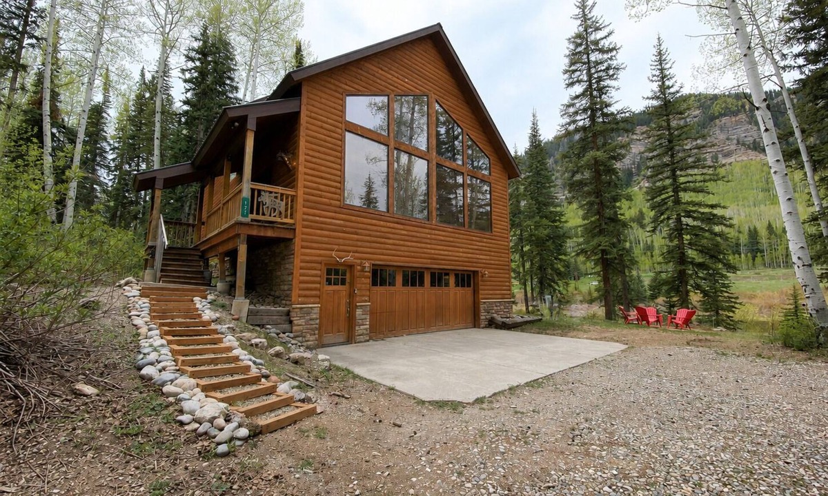 Columbine Lake Cabin | Spacious Lodge with Pond just 1 Mile to Purgatory Ski Resort