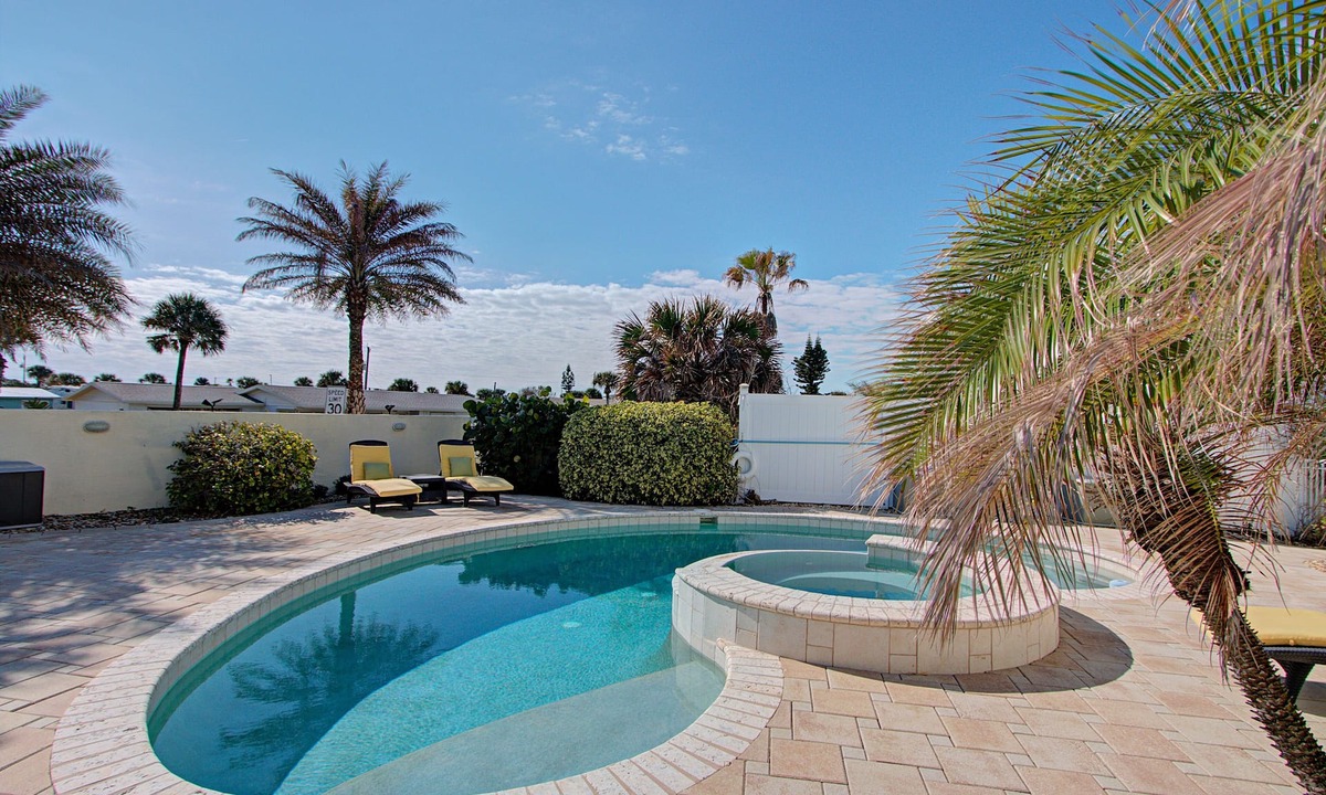 Oakview Heights House | Spacious Oceanfront House has Private Pool, Ocean Deck and Panoramic Ocean Views