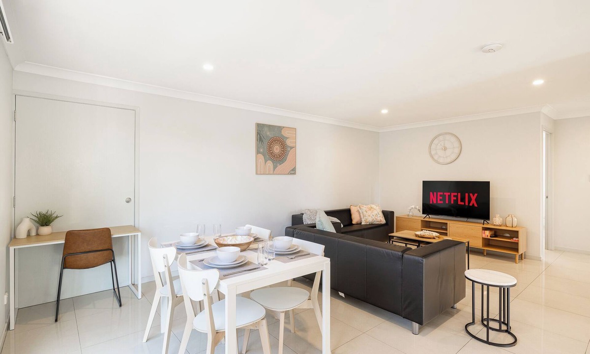 Rocklea Apartment | Spacious Rocklea 3BR | Family | Near Shops | 119D3