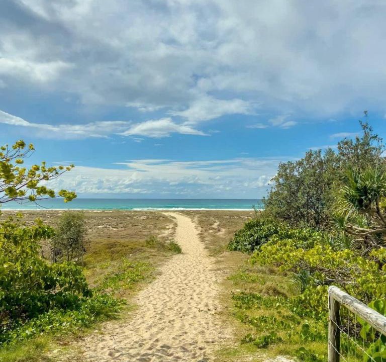 Bilinga Apartment | Step out to the Beach