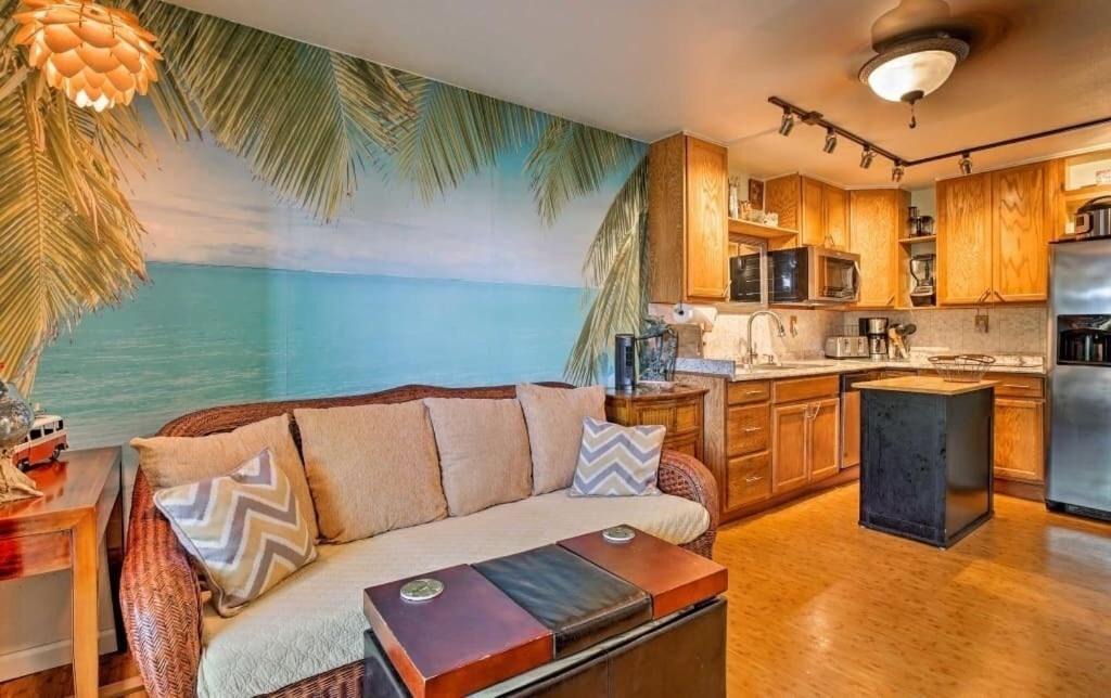 Historic Kailua Village Apartment | STEPS TO DOWNTOWN & OCEAN - KONA ISLANDER INN CONDOS condo