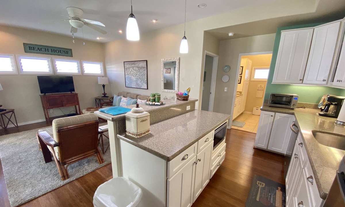 Kailua House | Steps to Kailua Beach, Immaculate & Private 1 BR. Great Reviews and Value!